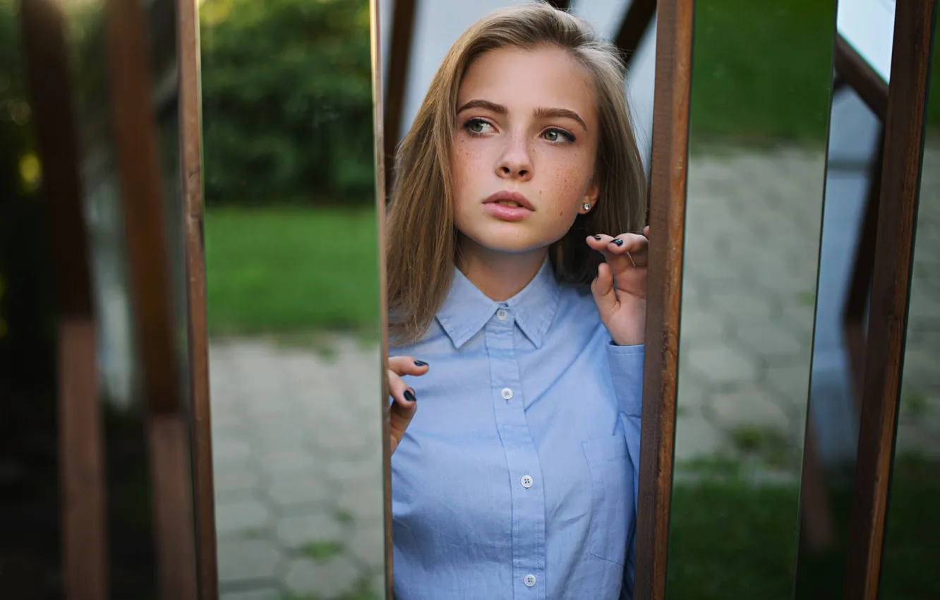 Photo wallpaper look, girl, face, portrait, hands, freckles, shirt, manicure
