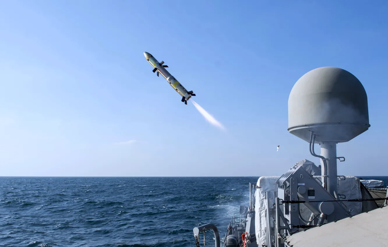 Photo wallpaper shooting, destroyer, the rockets