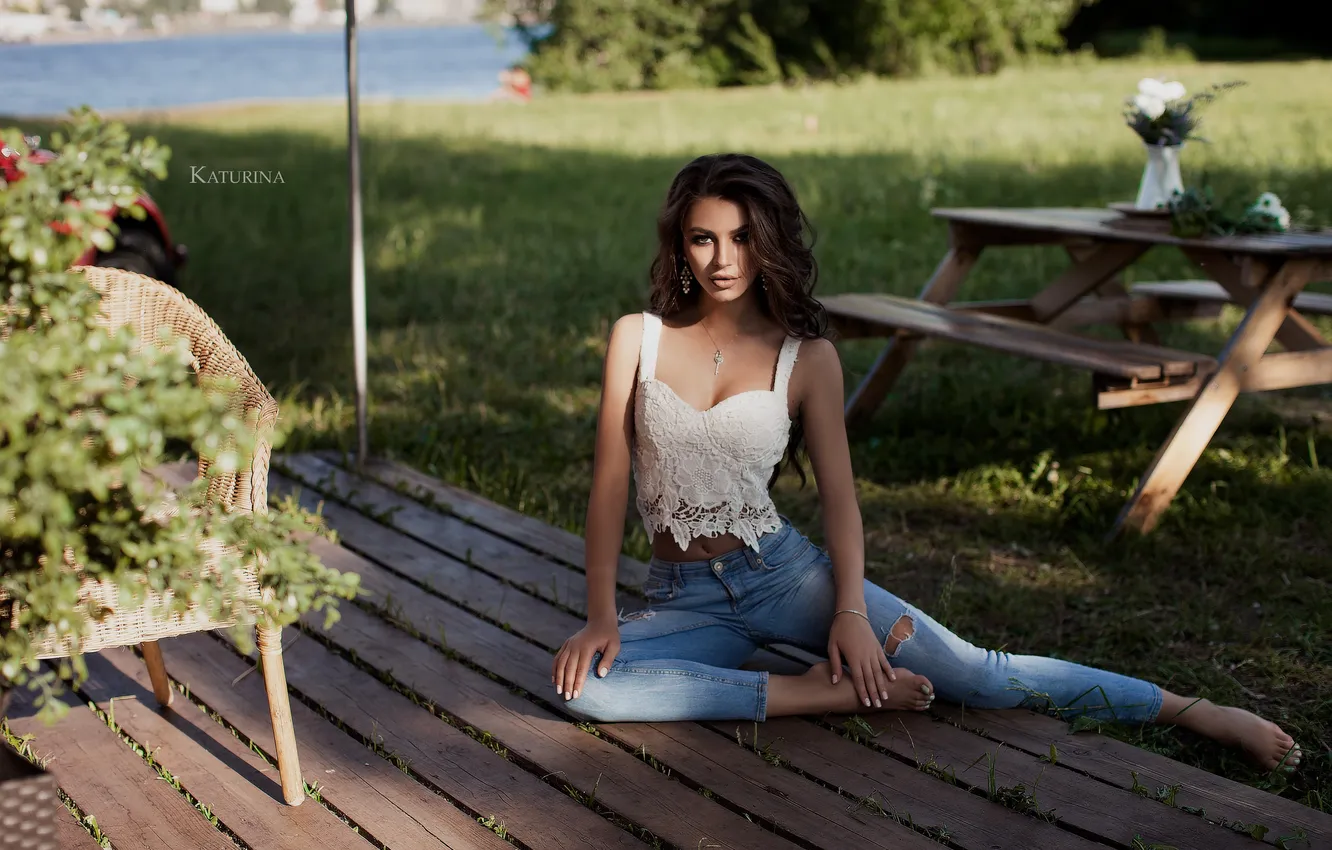 Photo wallpaper girl, barefoot, model, jeans, brunette, necklace, feet, tank top