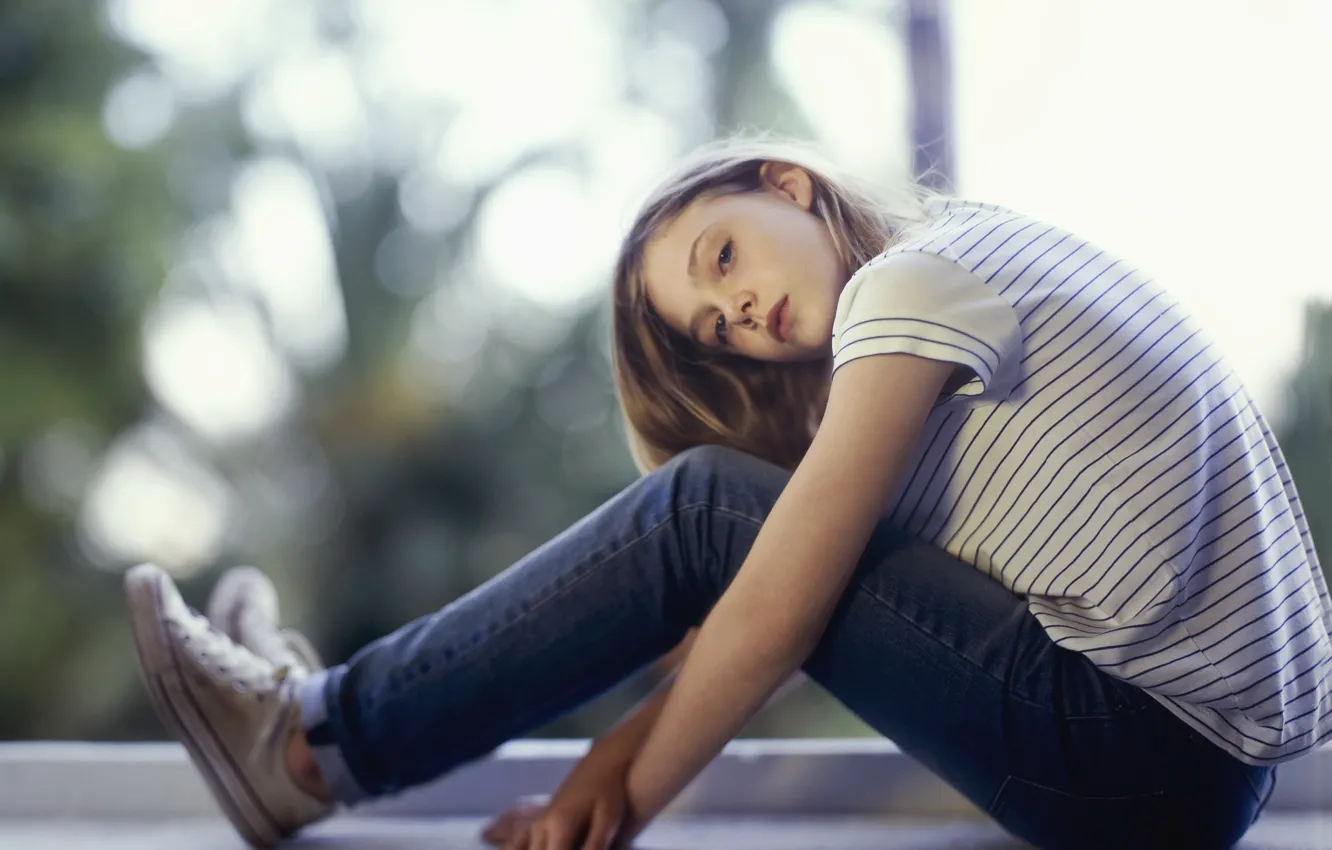 Photo wallpaper look, sneakers, jeans, Mike, girl, Elle Fanning, El Fanning