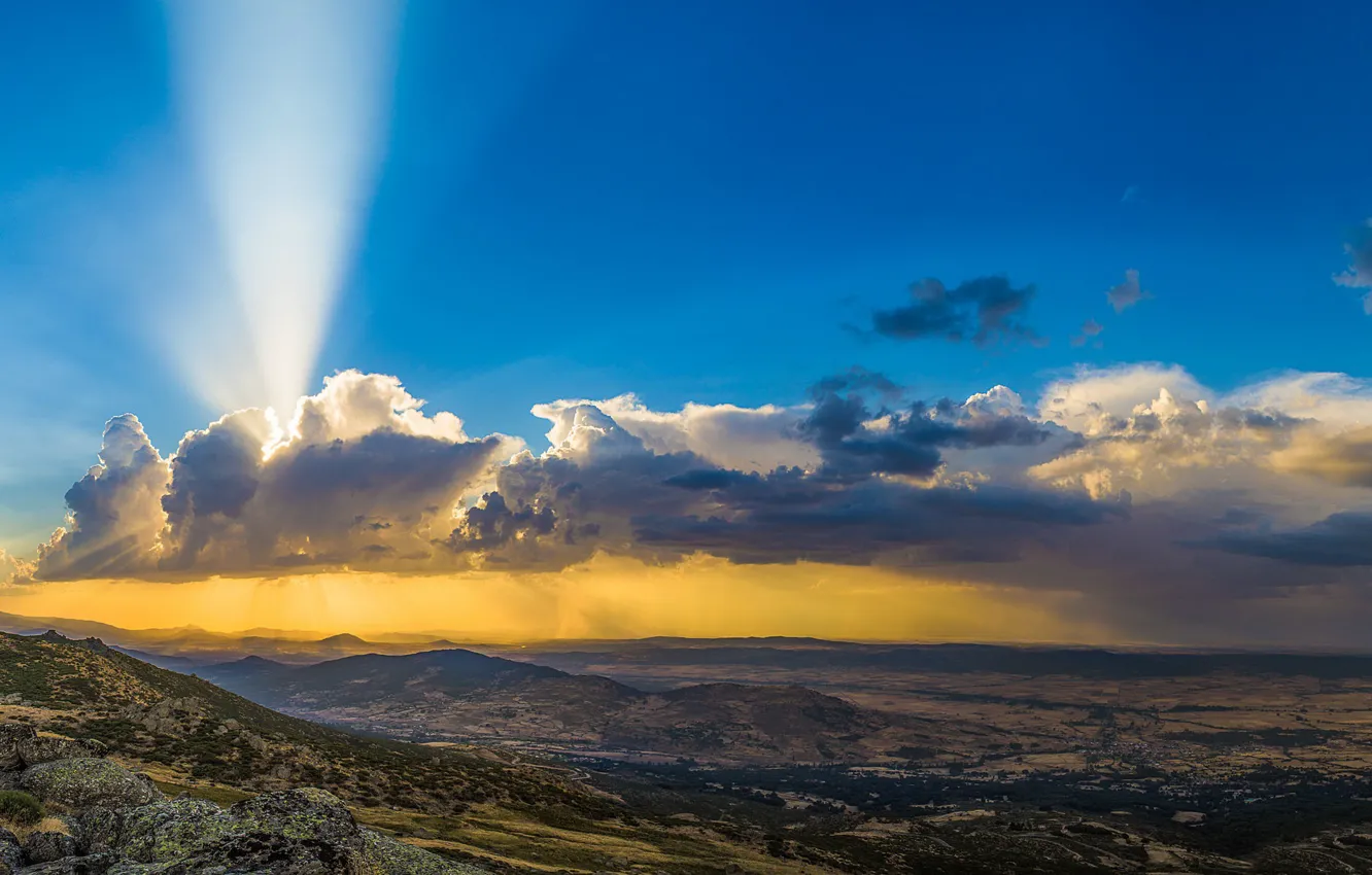 Photo wallpaper the sky, clouds, Spain, the rays of the sun, Castille and Leon, Santiago del Collado