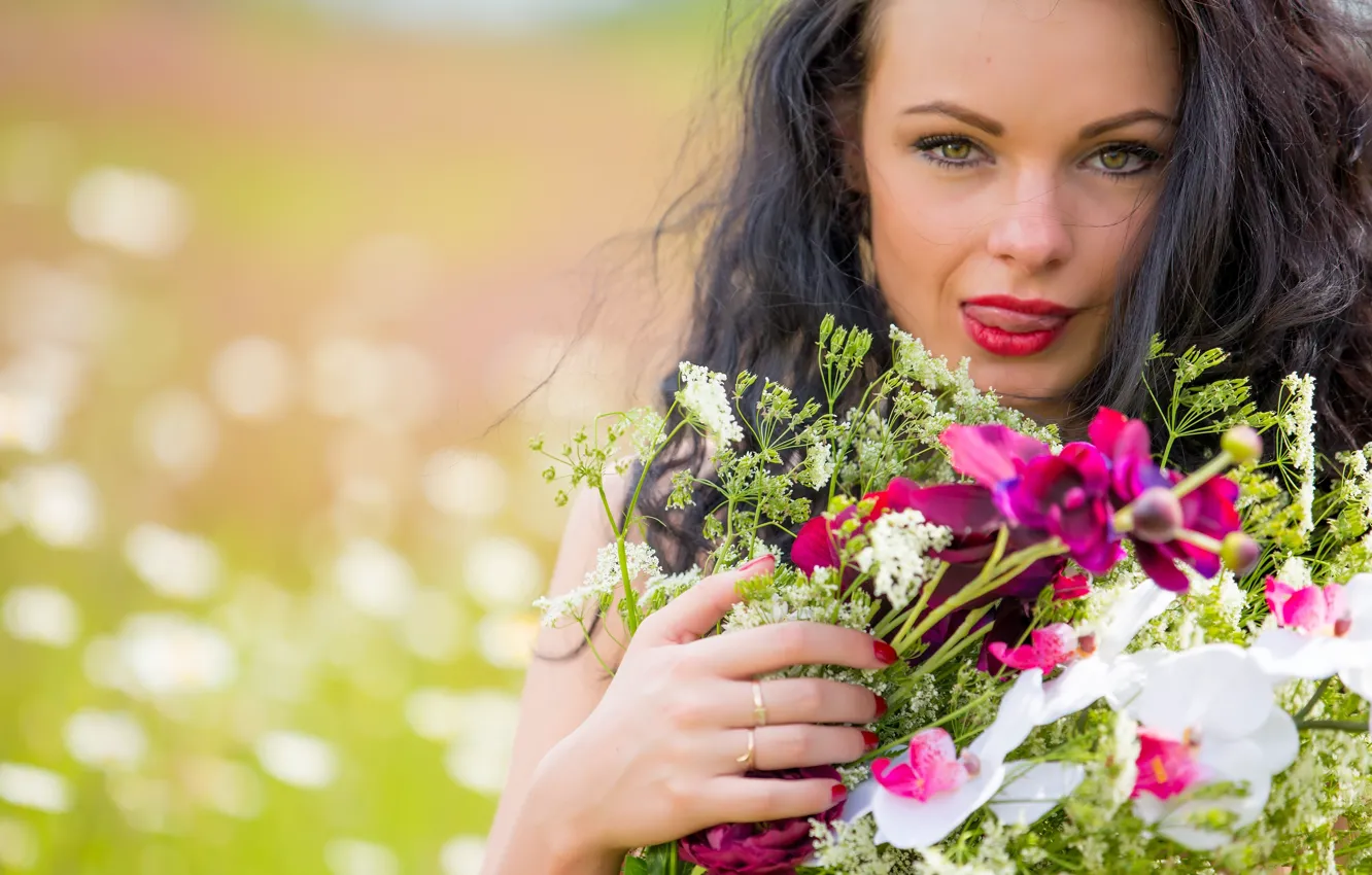 Photo wallpaper look, flowers, face, bouquet, Katie