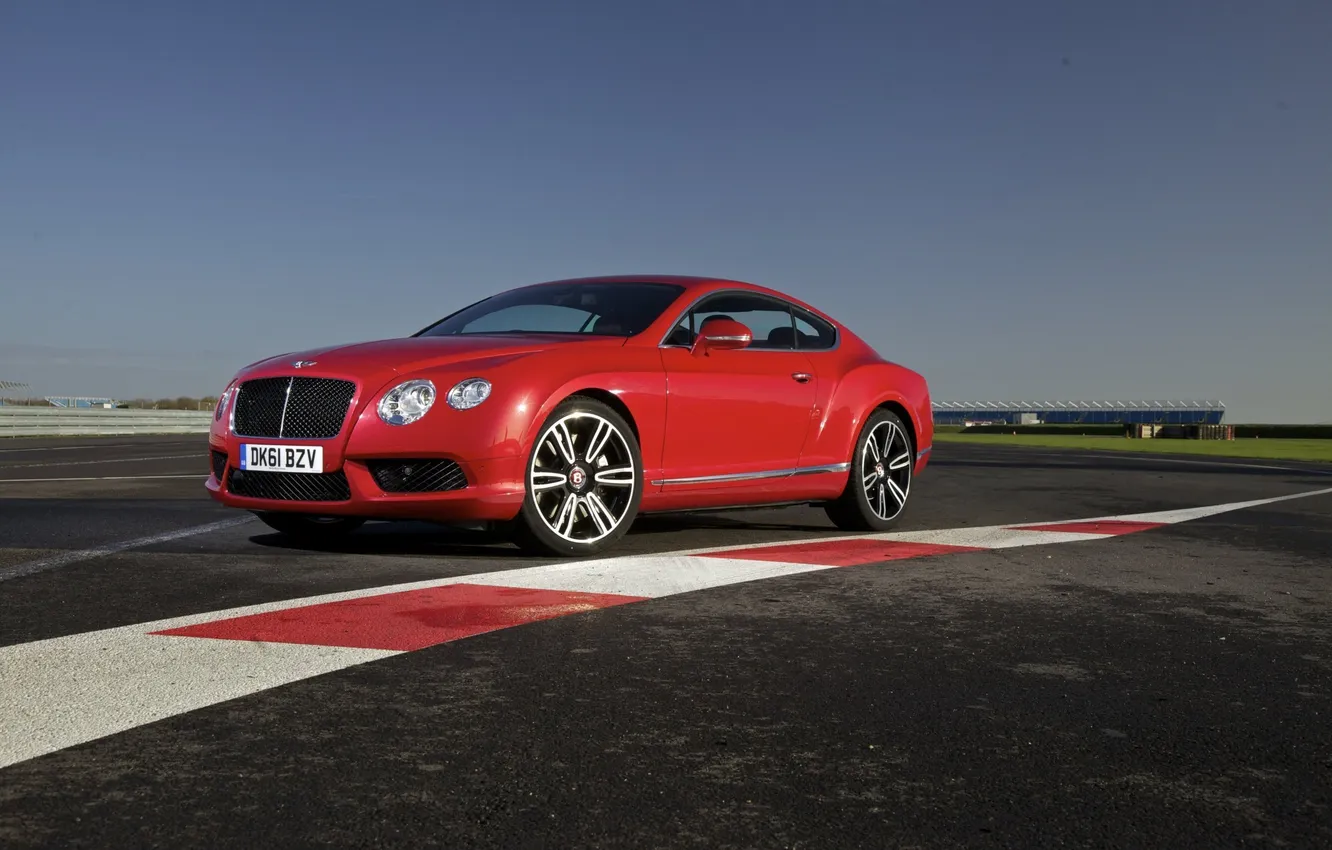 Photo wallpaper machine, the sky, 2012 Bentley Continental GT V8