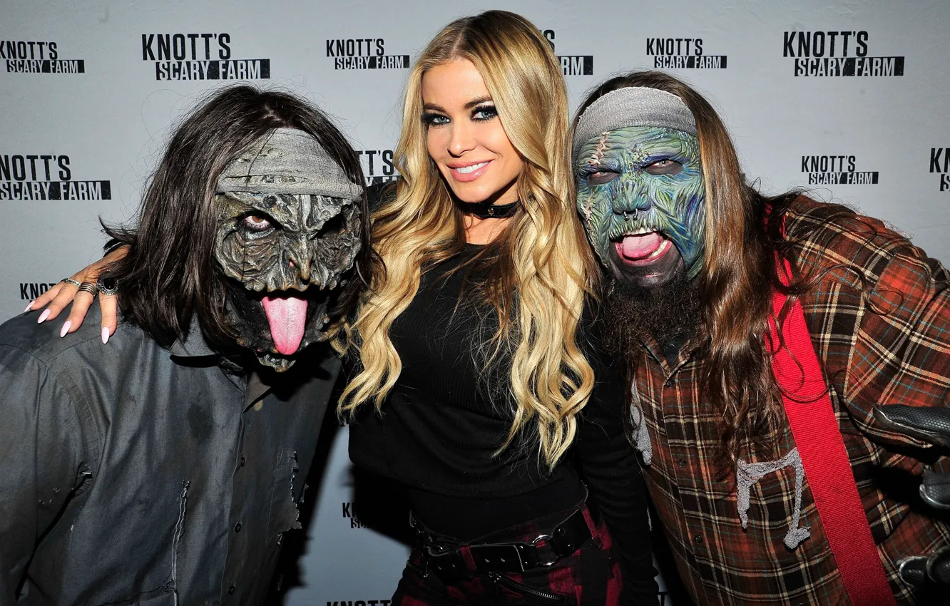Photo wallpaper girl, mask, Halloween, guy, Carmen Electra