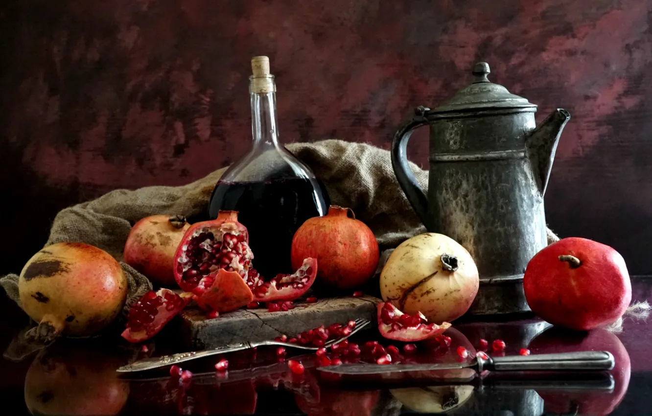 Photo wallpaper grain, dishes, garnet