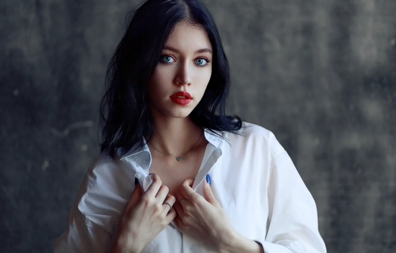 Photo wallpaper look, girl, face, pose, background, portrait, hands, brunette