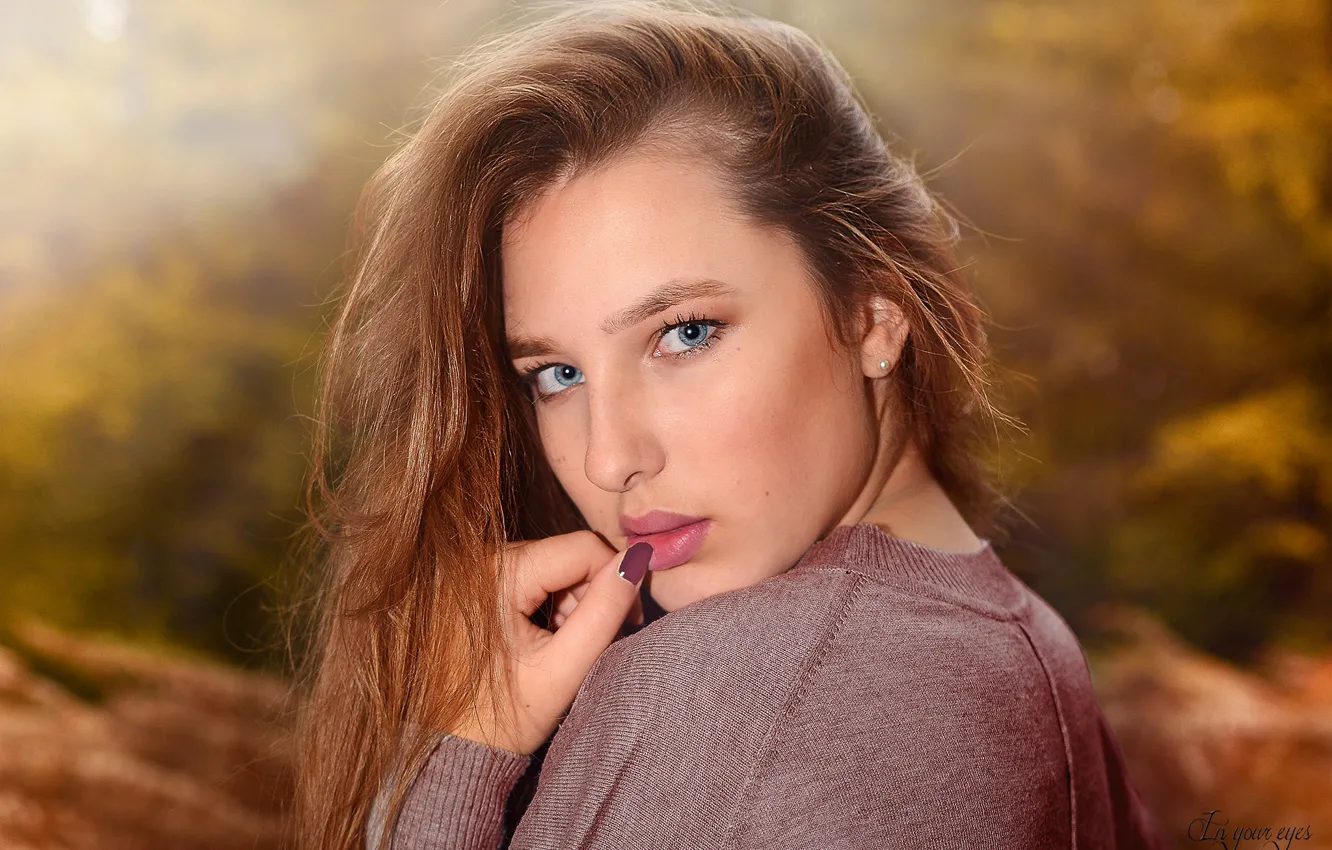 Photo wallpaper look, close-up, face, background, model, portrait, hands, makeup