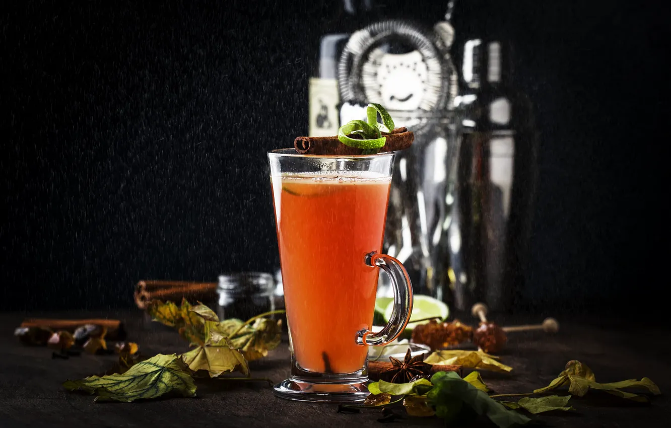 Photo wallpaper the rain, glass, leaves, drops, squirt, glass, the dark background, table