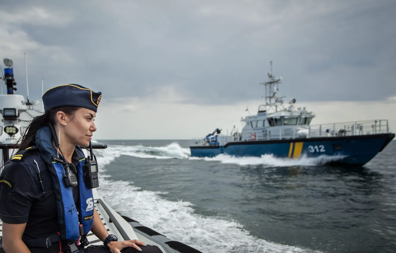 Photo wallpaper girl, ship, sailor, The Baltic sea, Baltic Sea, ship KBV 312, Swedish Coast Guard, Swedish …