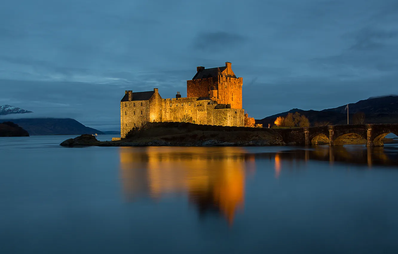 Photo wallpaper castle, lighting, Bay, twilight
