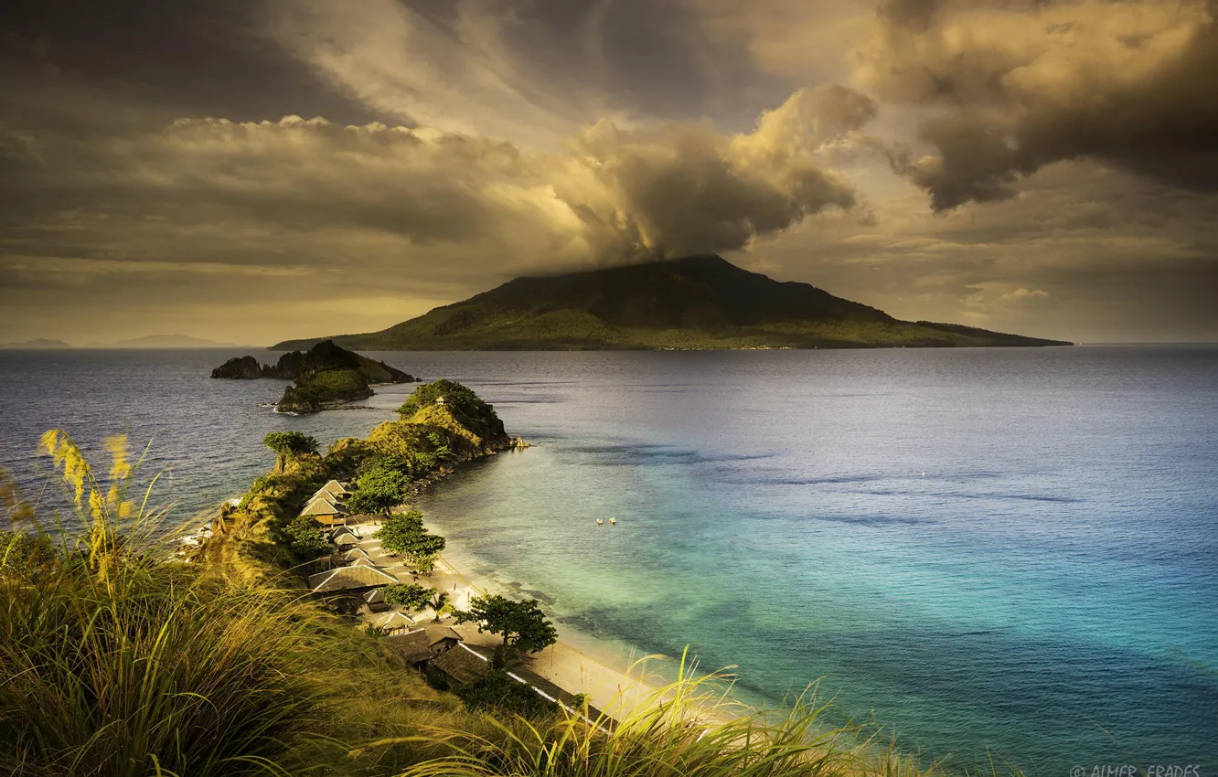 Photo wallpaper landscape, mountains, clouds, the ocean, resort