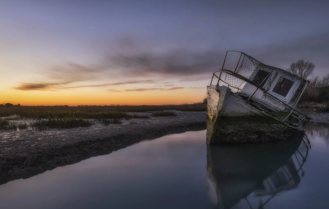 Photo wallpaper sunset, boat, stranded