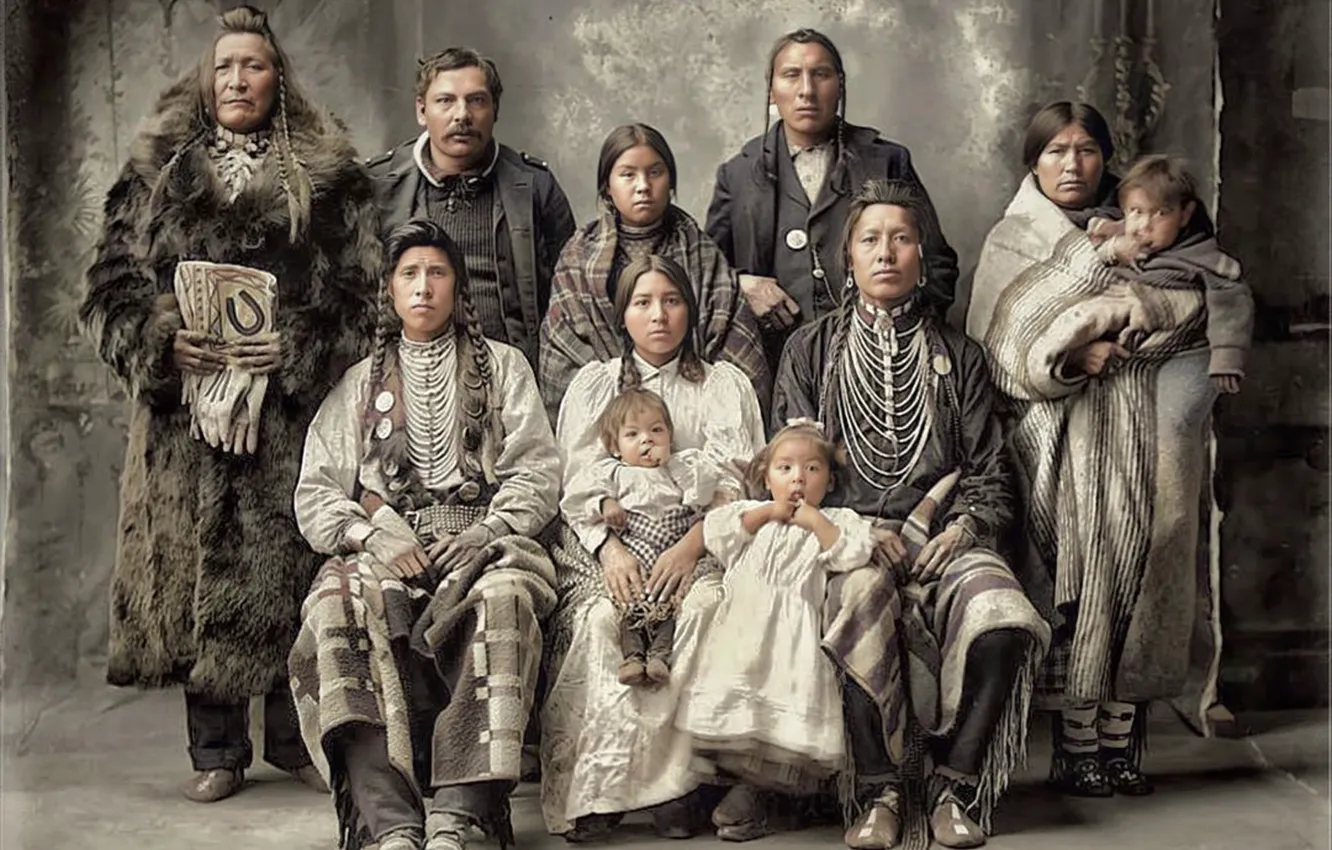 Photo wallpaper USA, first people, .Blackfoot family, Thunder Cloud, native american family