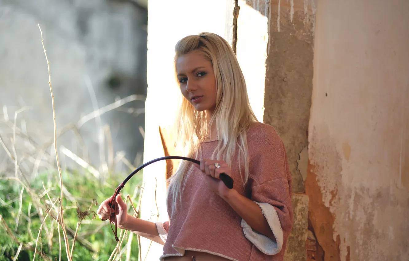 Photo wallpaper look, smile, wall, blonde, blouse, Annely Gerritsen, whip