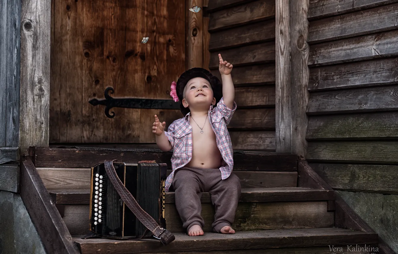 Photo wallpaper joy, surprise, boy, ladder, cap, Bayan