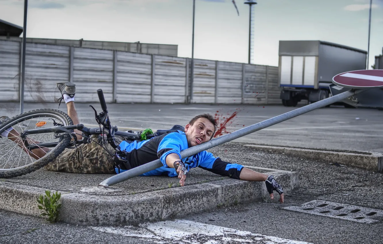 Photo wallpaper bike, the city, the situation, drop