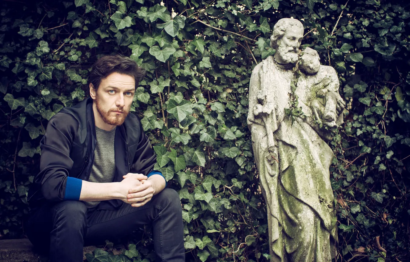 Photo wallpaper greens, leaves, branches, jeans, garden, jacket, shop, actor