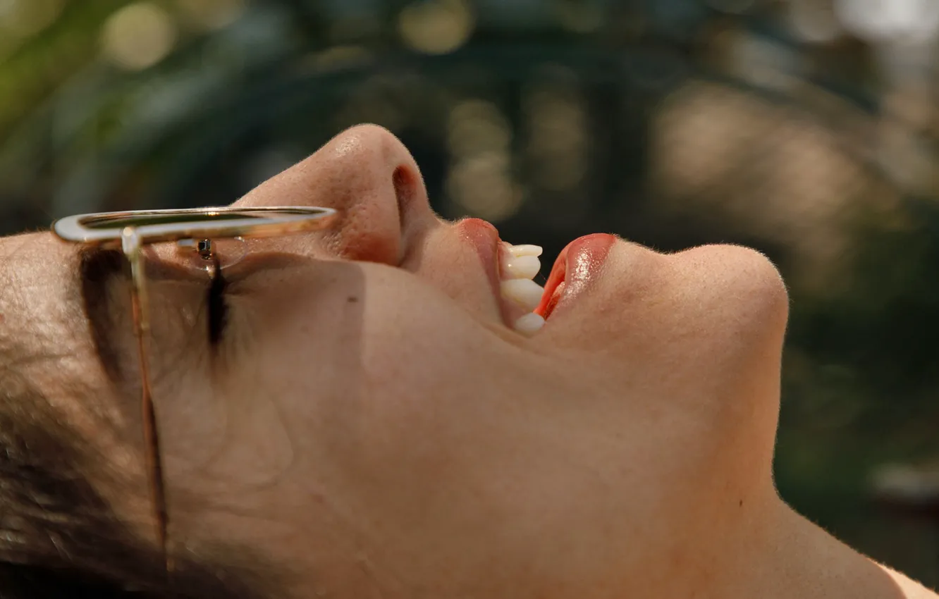 Photo wallpaper woman, smile, model, zoom, brunette, Happy, cheerful, sunglasses