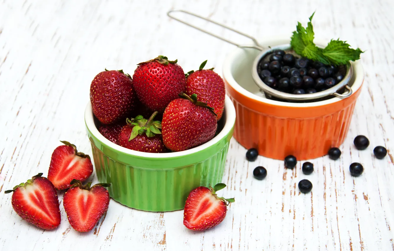 Photo wallpaper berries, strawberry, black, currants, Olena Rudo