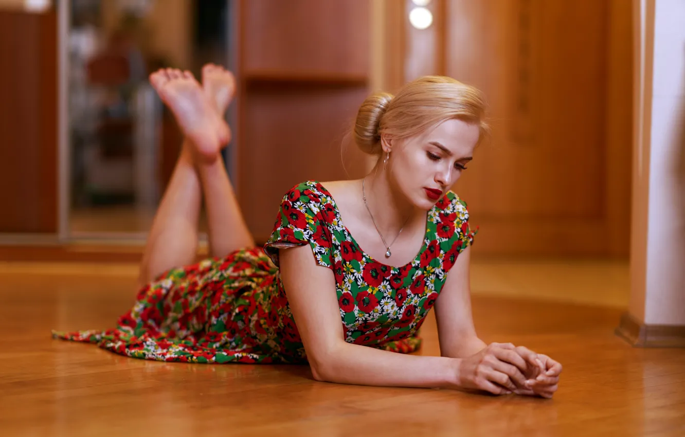 Photo wallpaper girl, pose, home