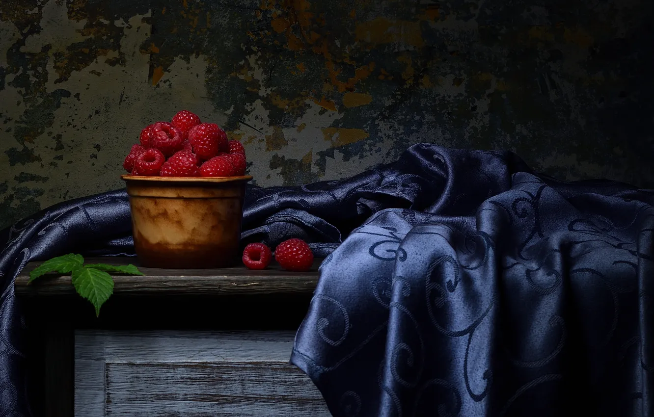 Photo wallpaper berries, raspberry, the dark background, table, fabric, bowl, still life