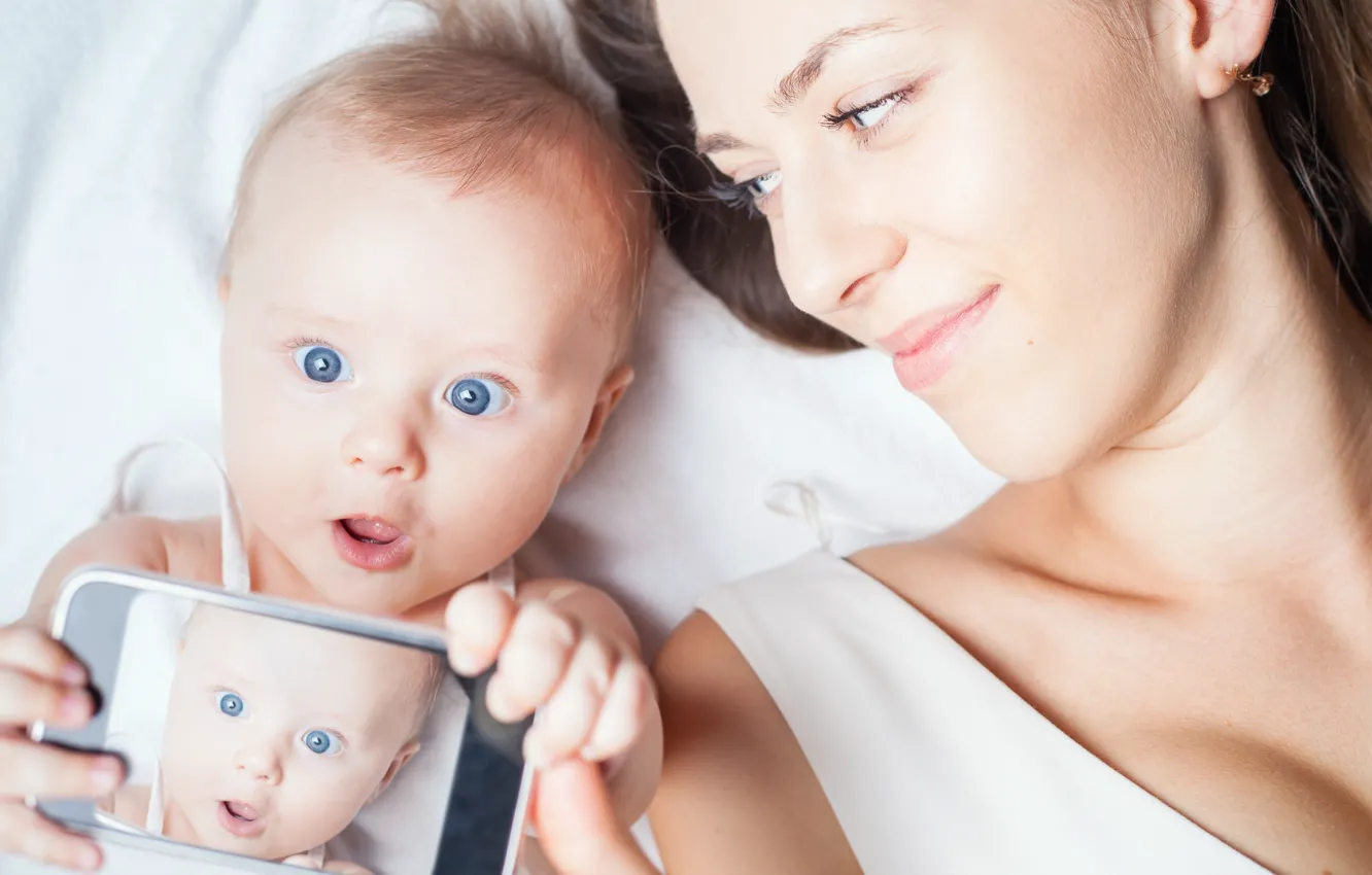 Photo wallpaper baby, surprise, cellular smart, Happy Mother