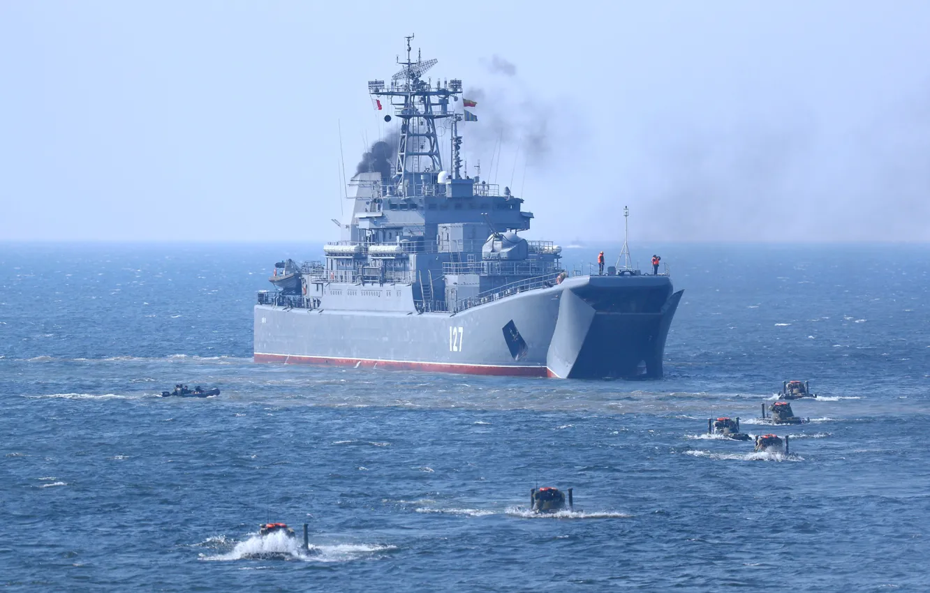 Photo wallpaper ship, large, exercises, landing, Minsk
