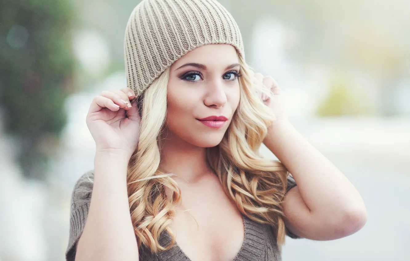 Photo wallpaper portrait, cap, Sandra Onofrei