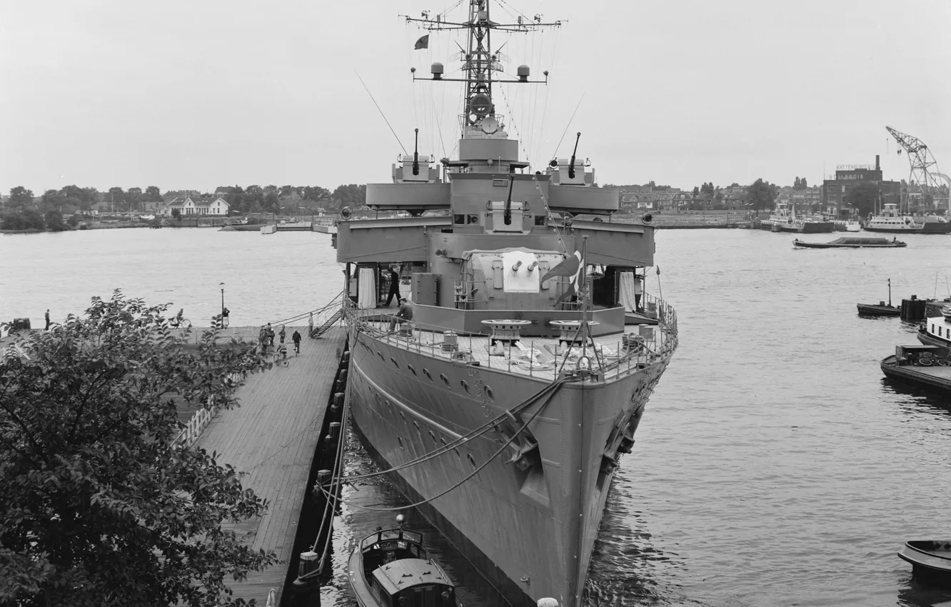 Photo wallpaper Amsterdam, 1958, Visit, Danish Navy, support transport, KDM Agir