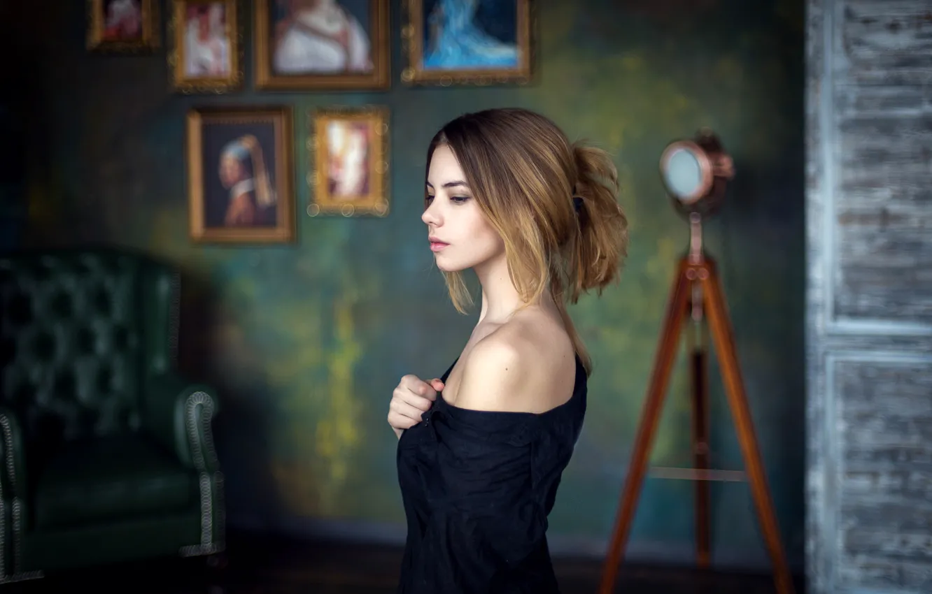 Photo wallpaper girl, room, model, portrait, picture, the atmosphere, shoulders, Studio