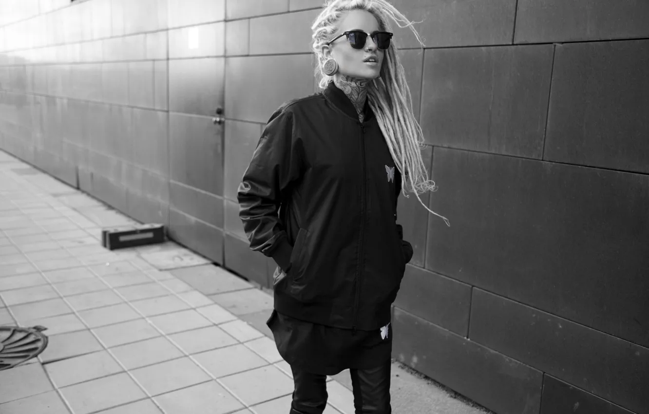 Photo wallpaper girl, tattoo, glasses, black and white, Bantik Sized