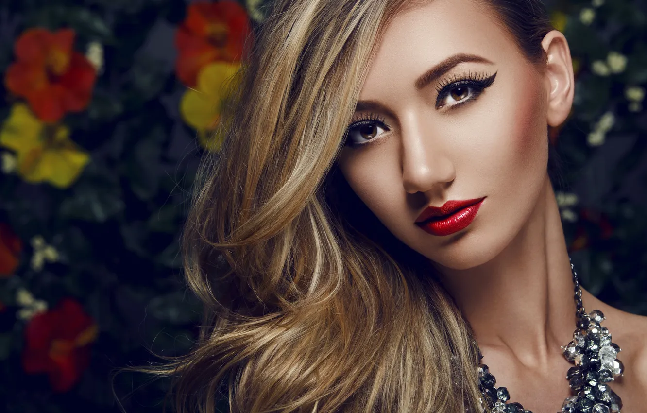 Photo wallpaper girl, necklace, blonde, Liz G