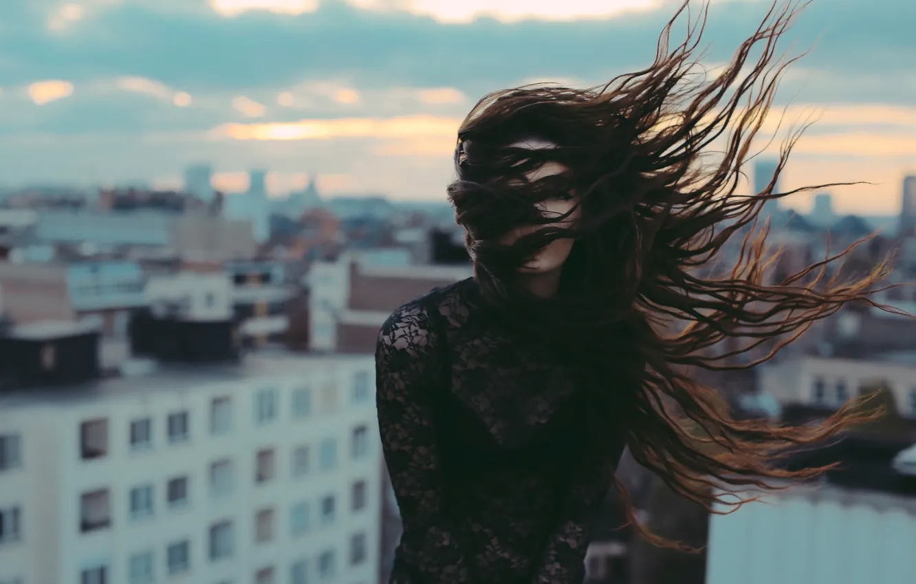 Photo wallpaper girl, the city, the wind, Feel the wave