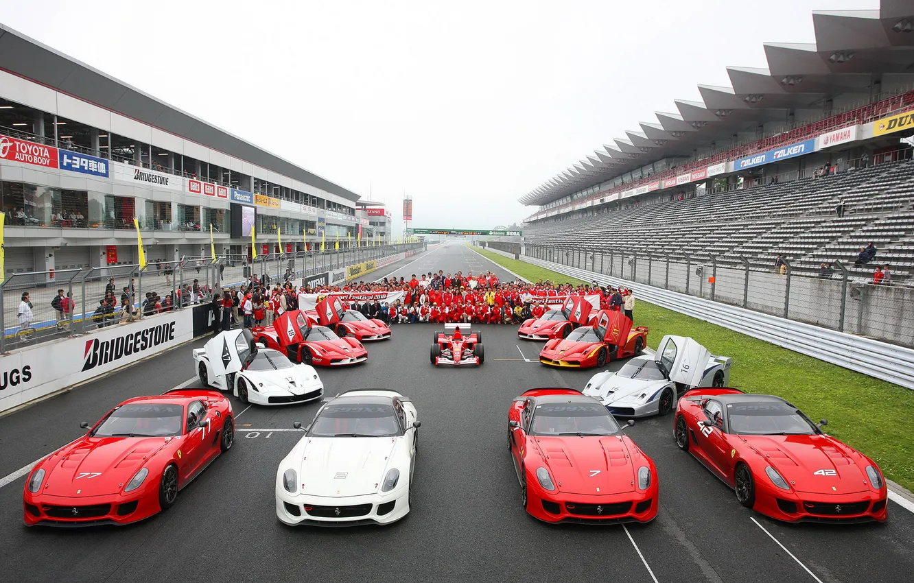 Photo wallpaper auto, Ferrari, track, a lot