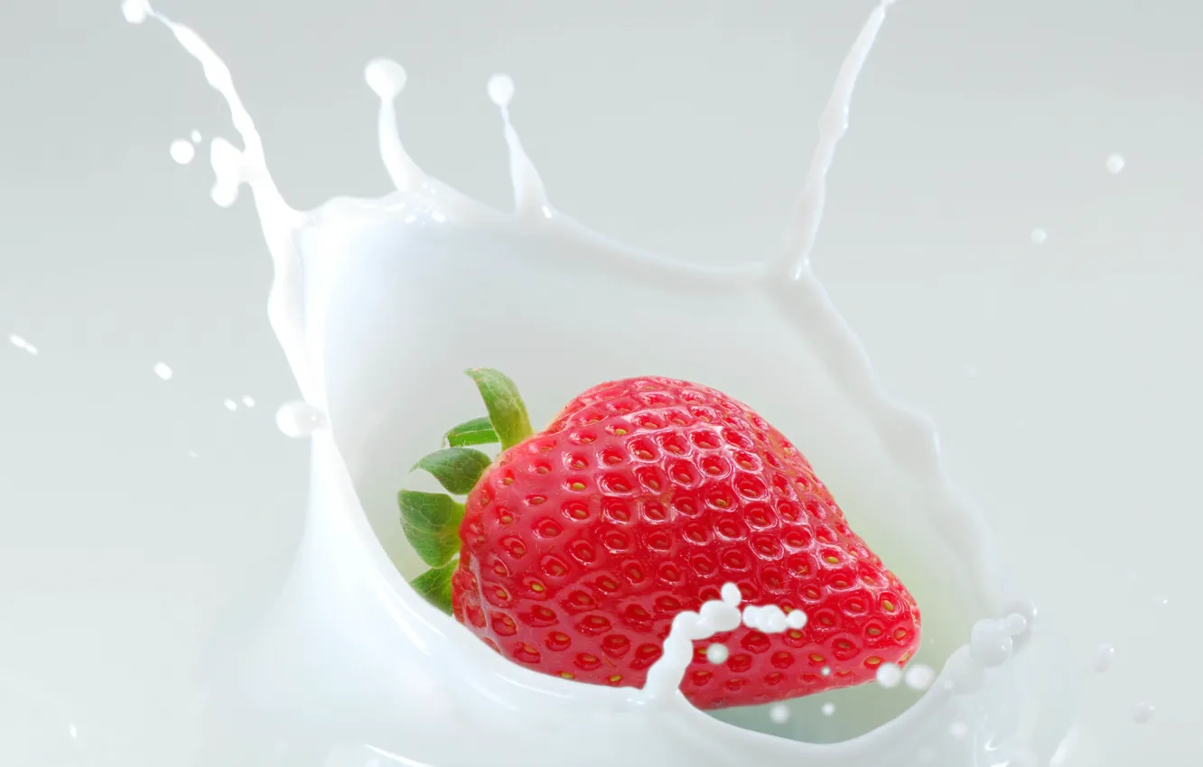 Photo wallpaper berries, splash, milk, strawberry