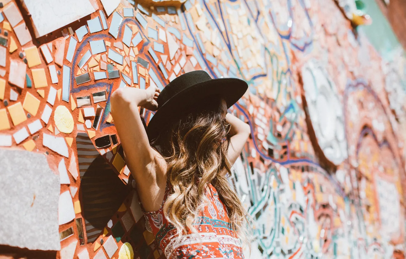 Photo wallpaper girl, pose, wall, street, hat, glasses, Rie