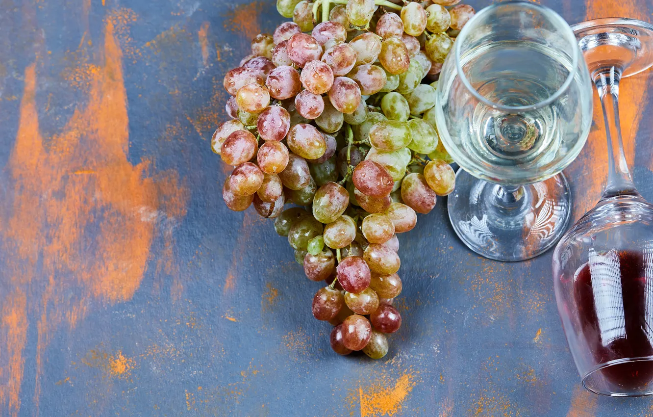 Photo wallpaper glass, table, grapes, bunch of grapes, drops