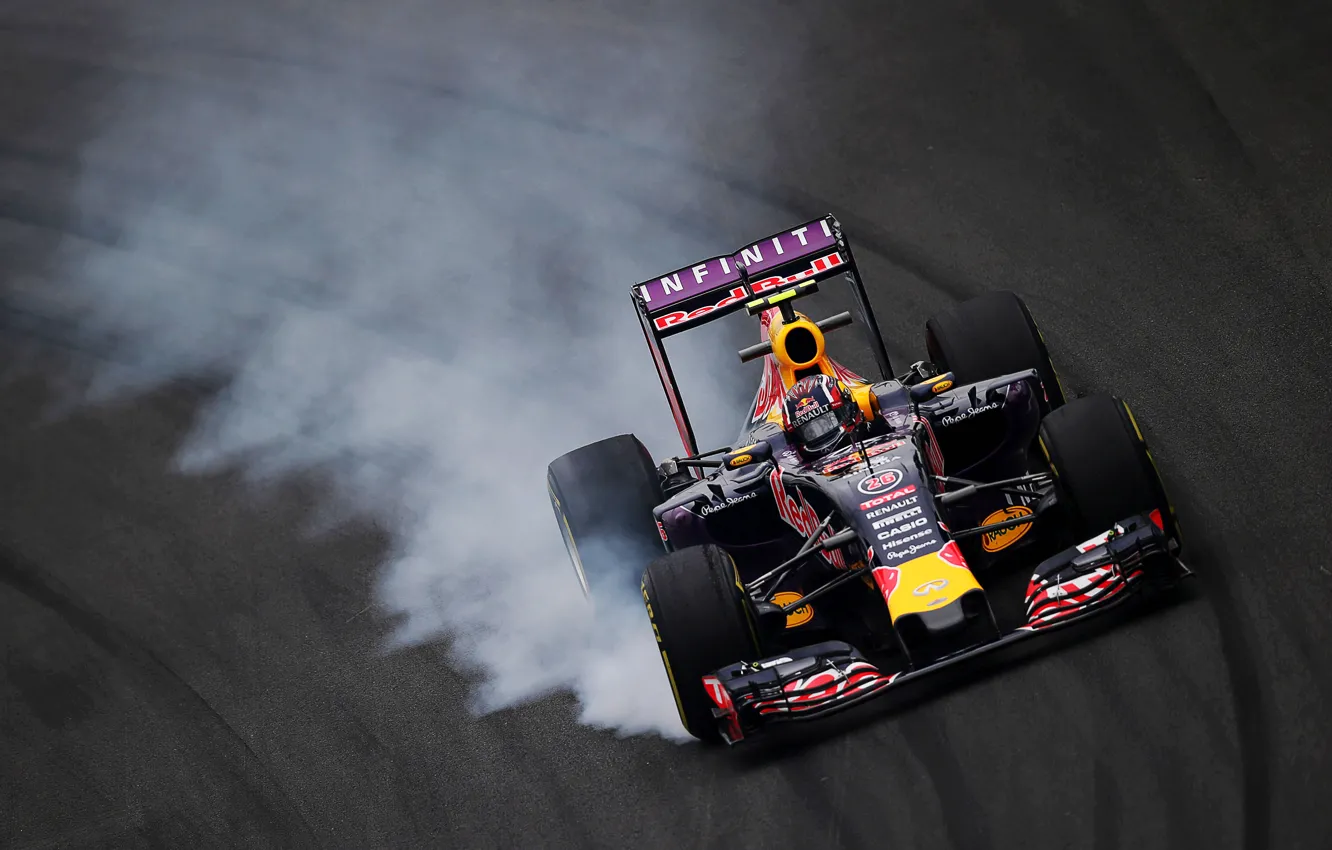 Photo wallpaper Smoke, Formula 1, Red Bull, Daniil Kvyat, Braking