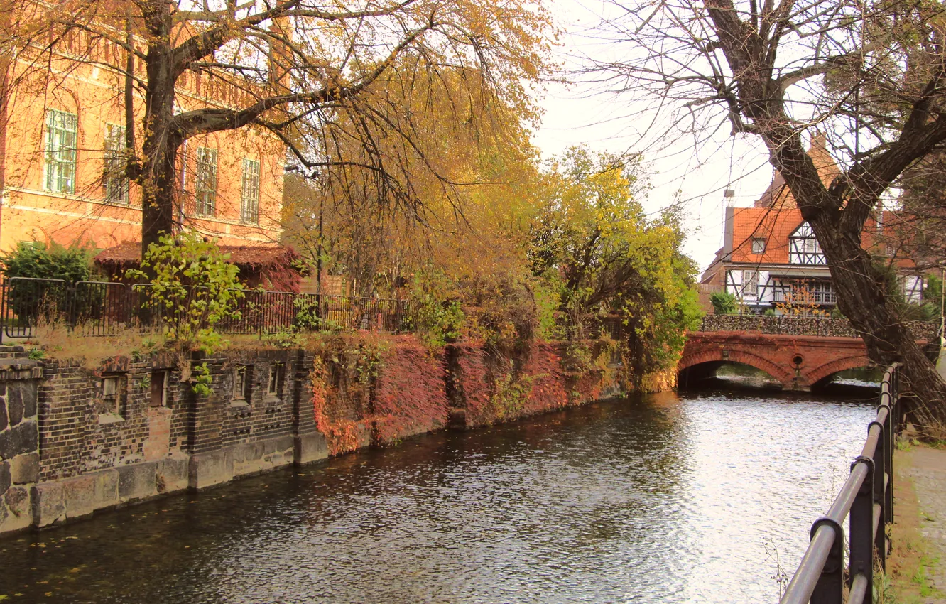Photo wallpaper city, river, building