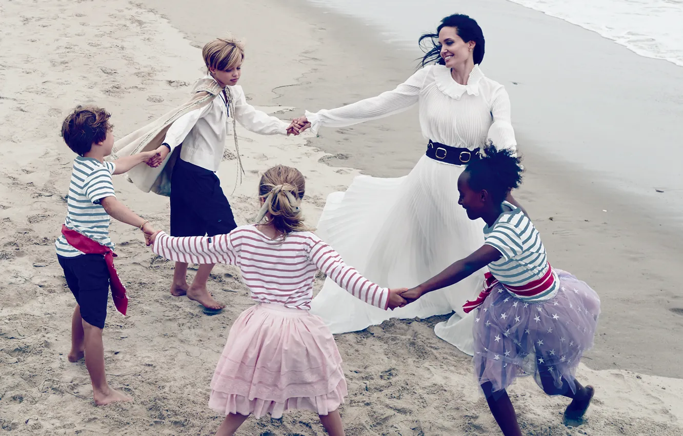 Photo wallpaper sand, sea, children, shore, dress, actress, brunette, Angelina Jolie
