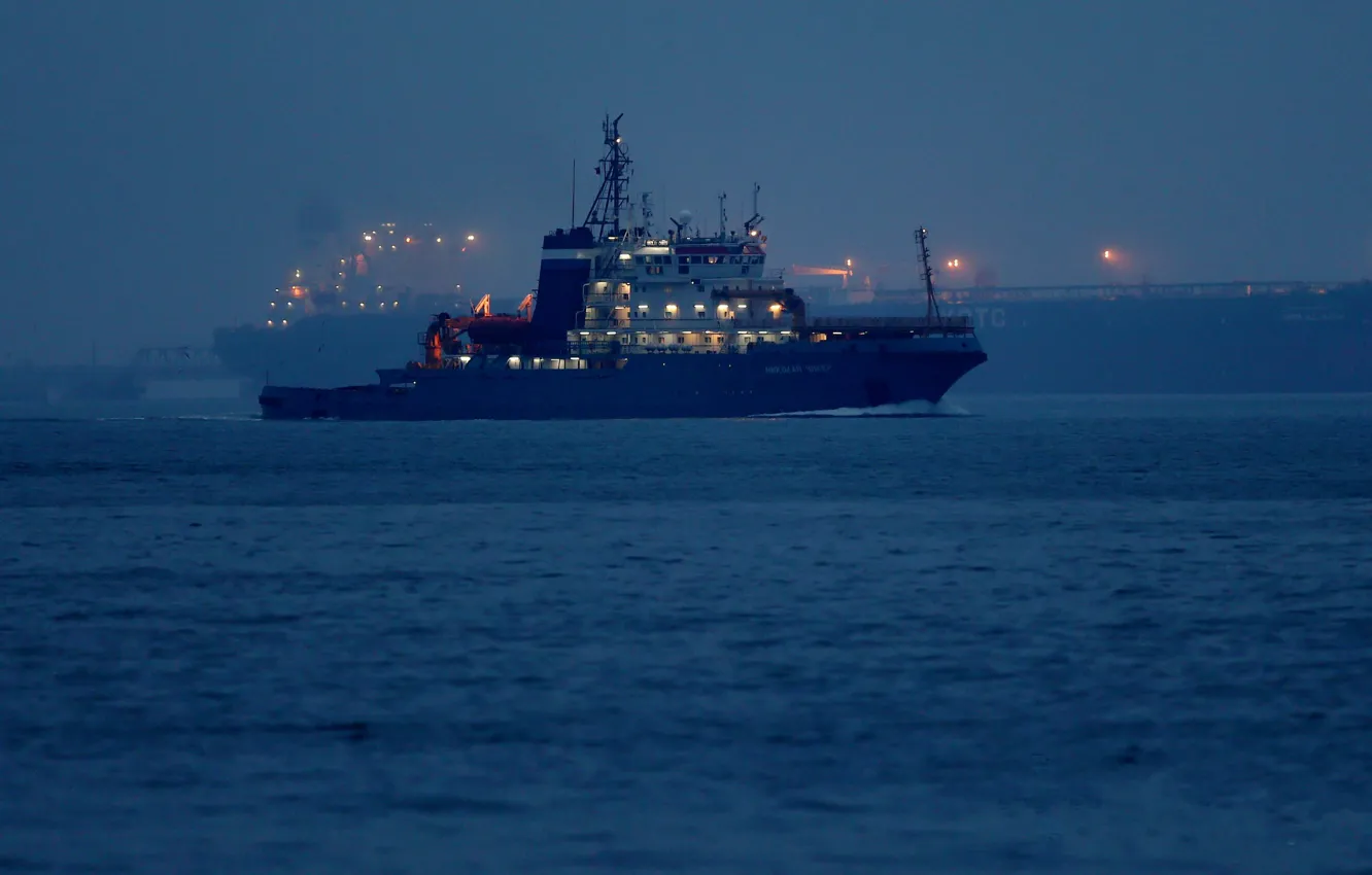 Photo wallpaper tug, large, the, Nikolai Chiker