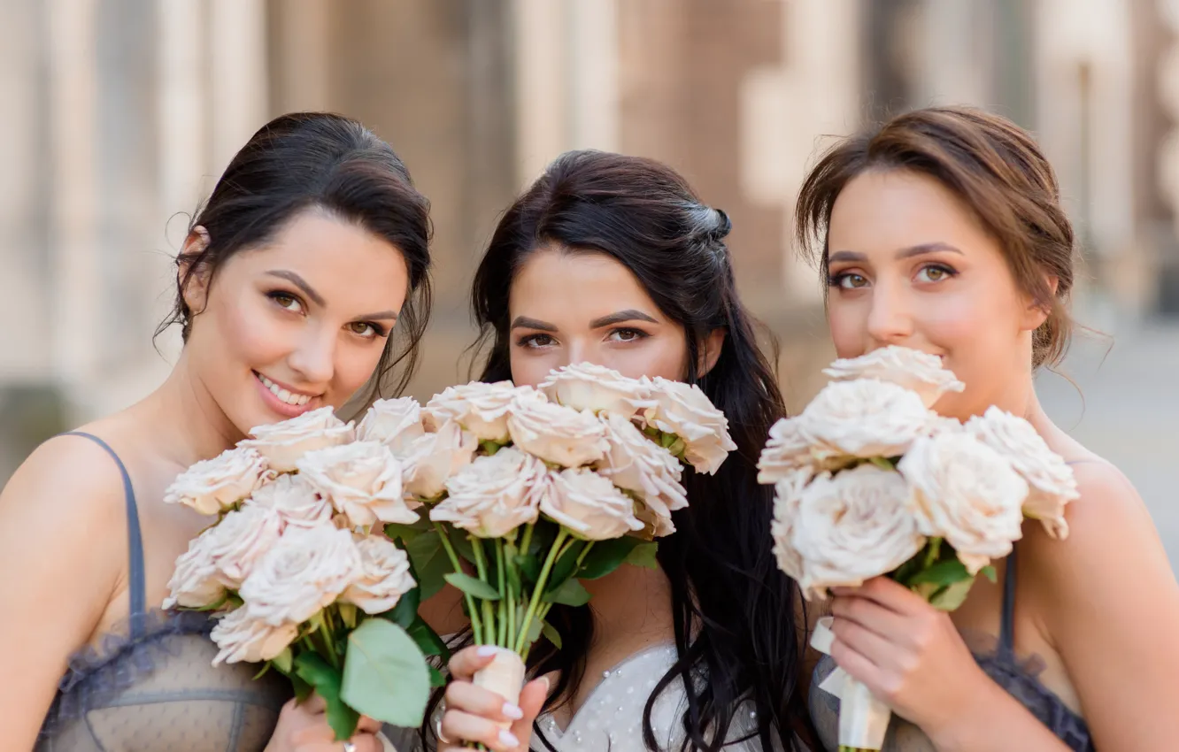 Photo wallpaper look, girl, flowers, face, smile, street, portrait, roses