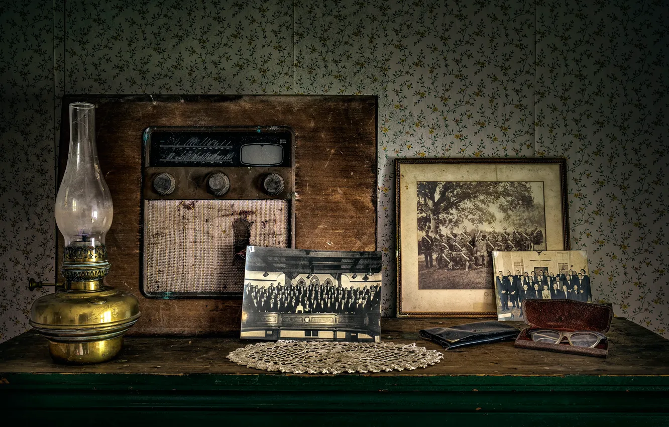 Photo wallpaper lamp, glasses, radio, old photos
