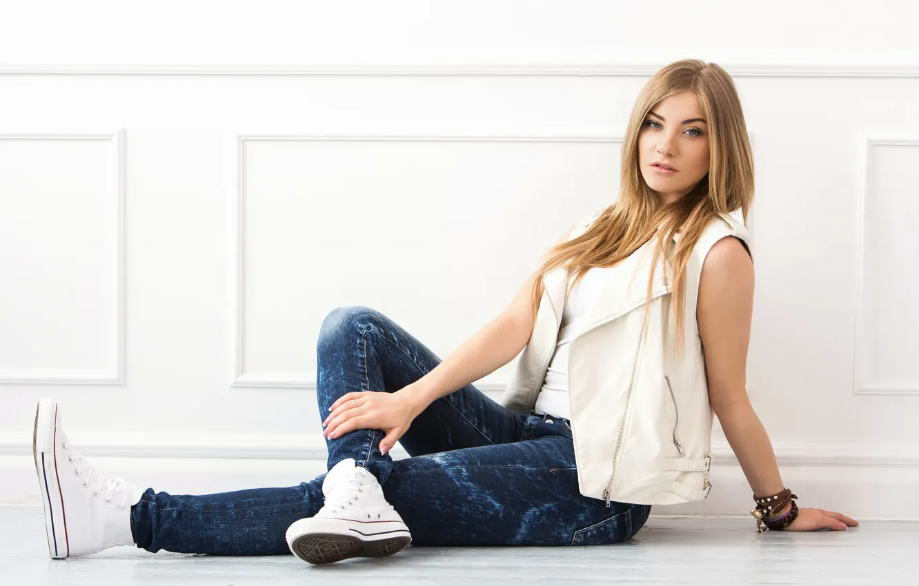 Photo wallpaper woman, beautiful, model, pretty, jeans, sneakers