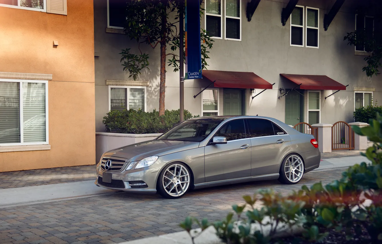 Photo wallpaper Mercedes, wheels, E350