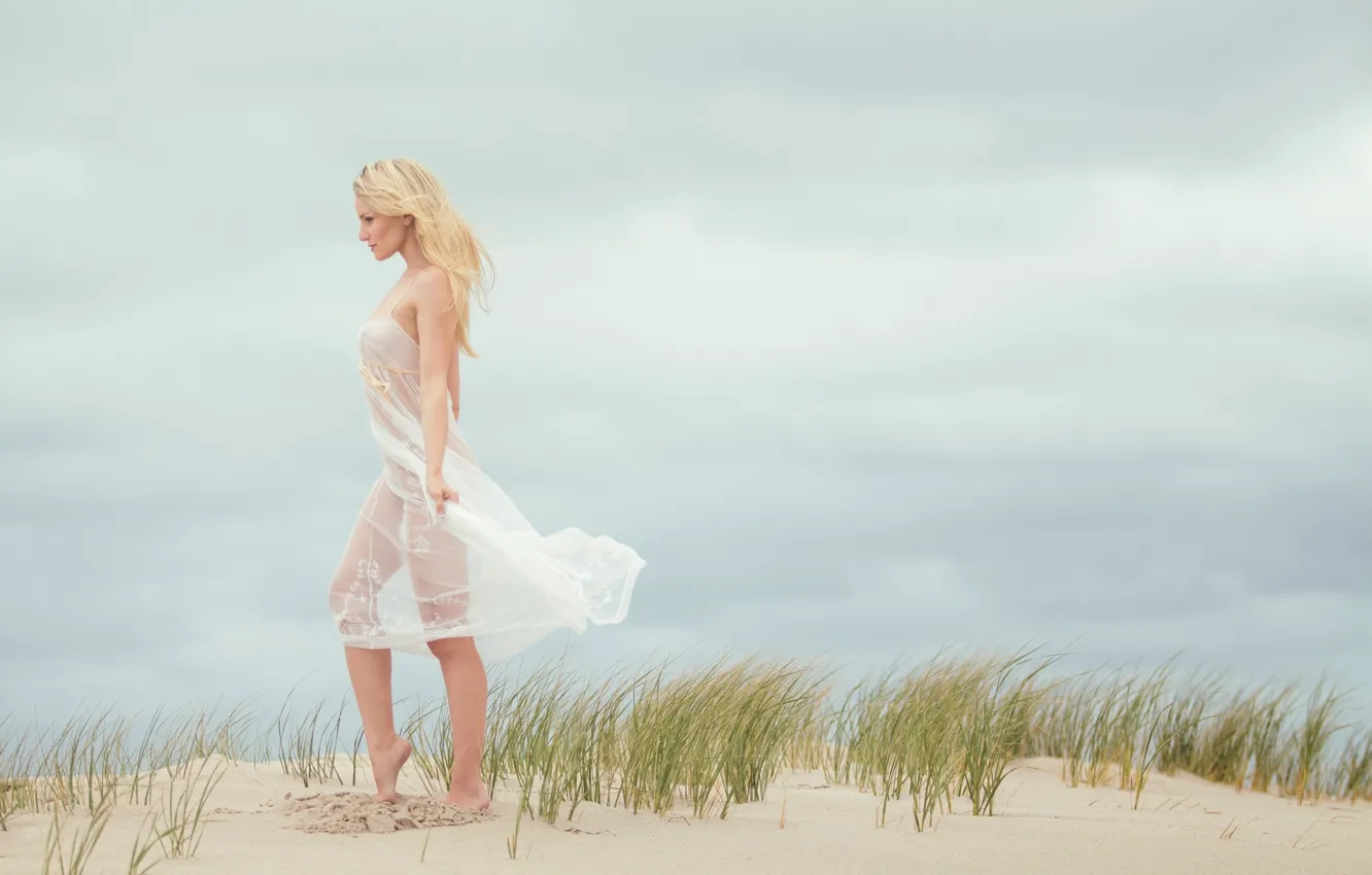 Photo wallpaper sand, barefoot, dress