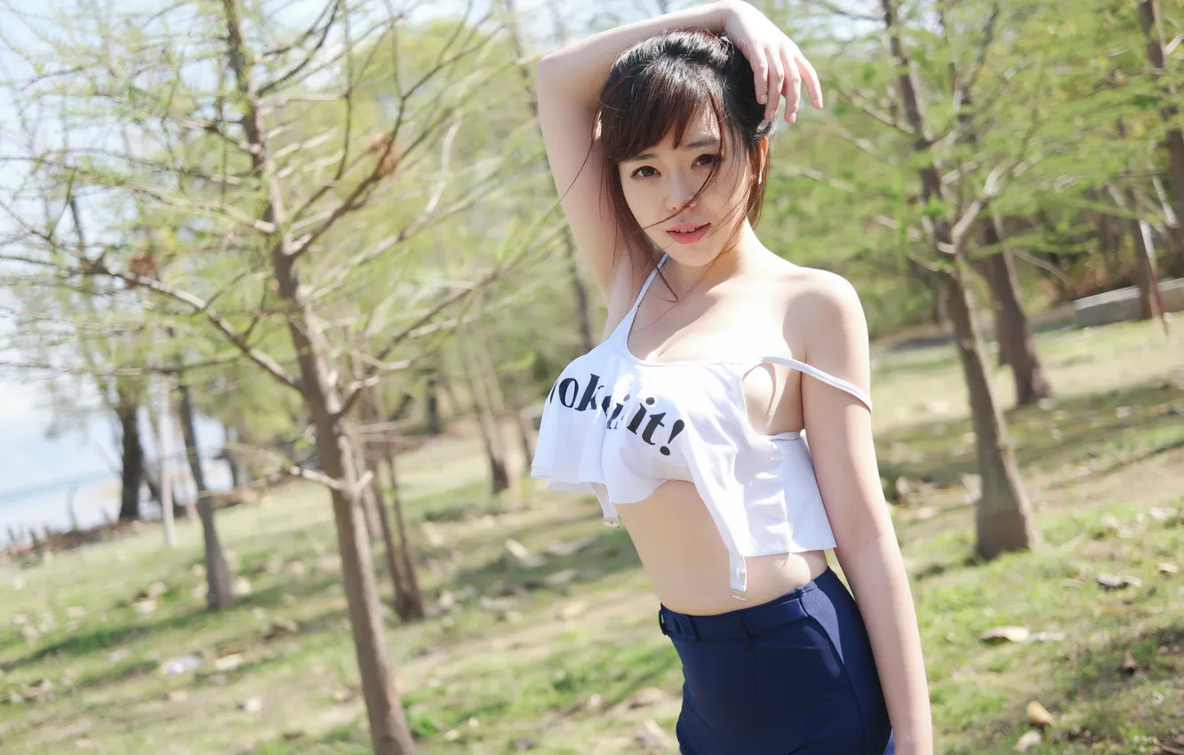 Photo wallpaper look, the sun, trees, sexy, model, shorts, portrait, hands