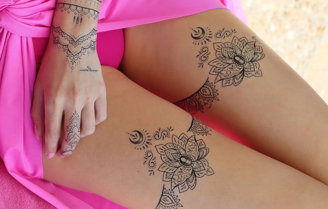 Photo wallpaper tattoos on the arms, hands, girl, slender legs, manicure, tattoo