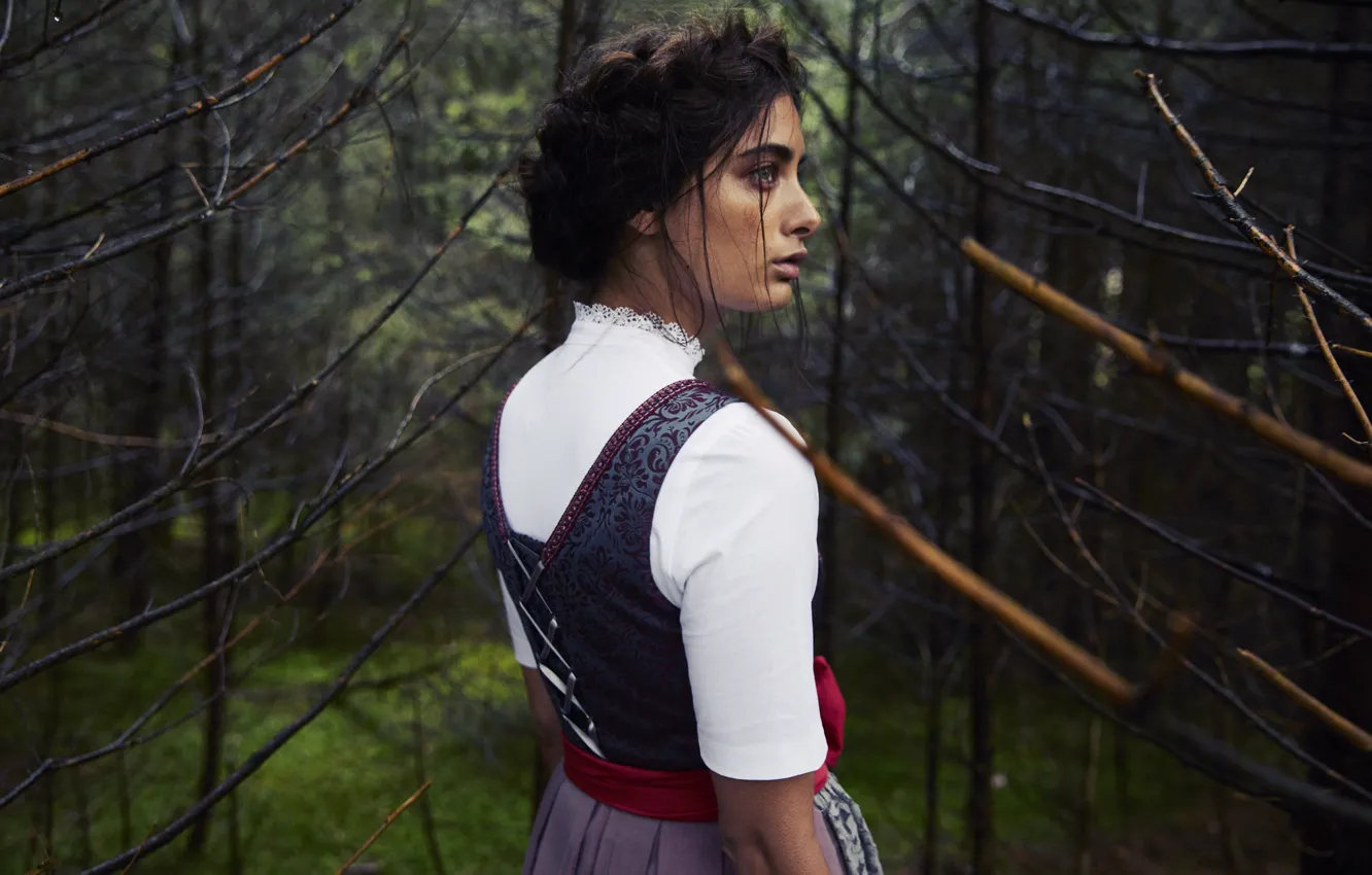 Photo wallpaper German, jungle, model, pretty, Samira Mahboub