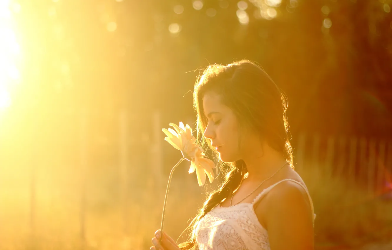 Photo wallpaper girl, light, flowers